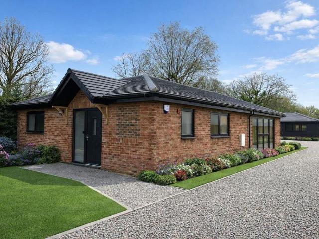 Bungalow for sale in Burstow, Hillview