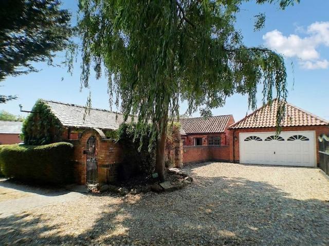 Bungalow for sale in Sutton, Barton In Fabis