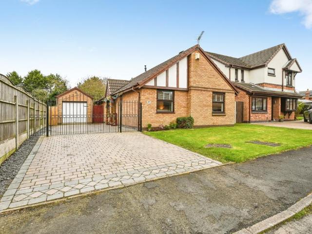 Bungalow for sale in Burtonwood and Westbrook, Warrington