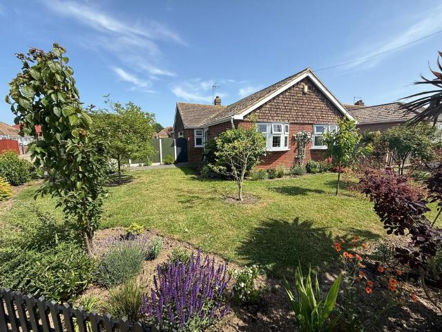Bungalow for sale in Upton, Acol