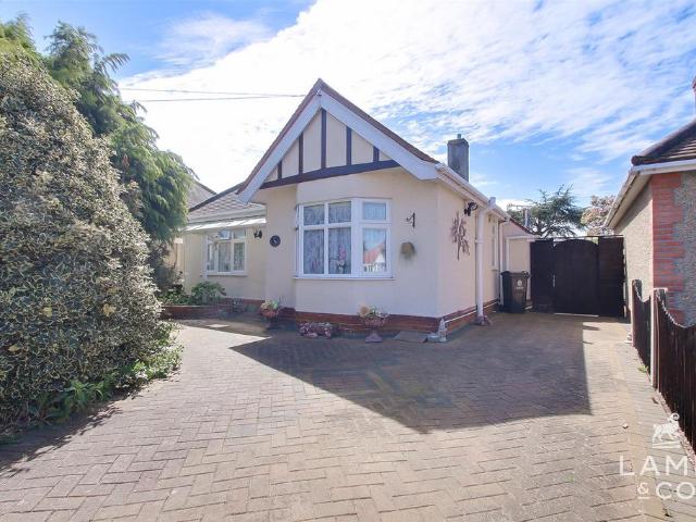 Bungalow for sale in Holland-on-Sea, Dale Hill