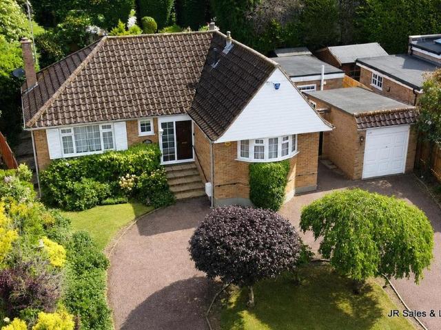 Bungalow for sale in Fretherne, Hertfordshire