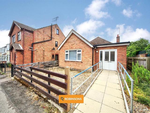 Bungalow for sale in Dunstable, Bedfordshire