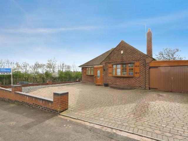 Bungalow for sale in West Coseley, Coseley