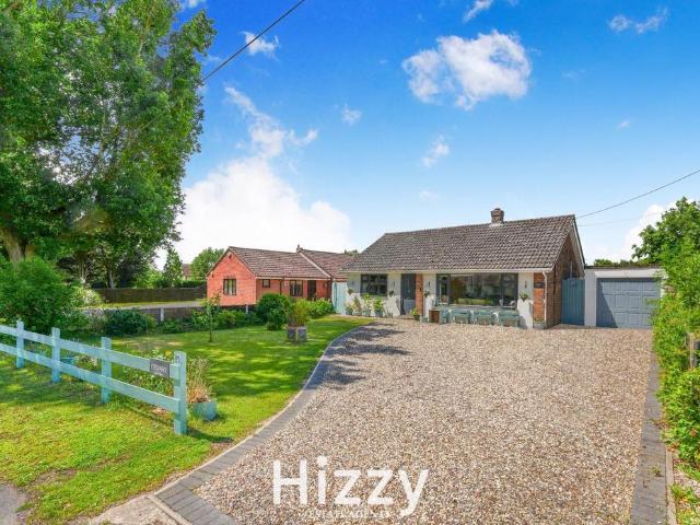 Bungalow for sale in Chelmondiston, Suffolk