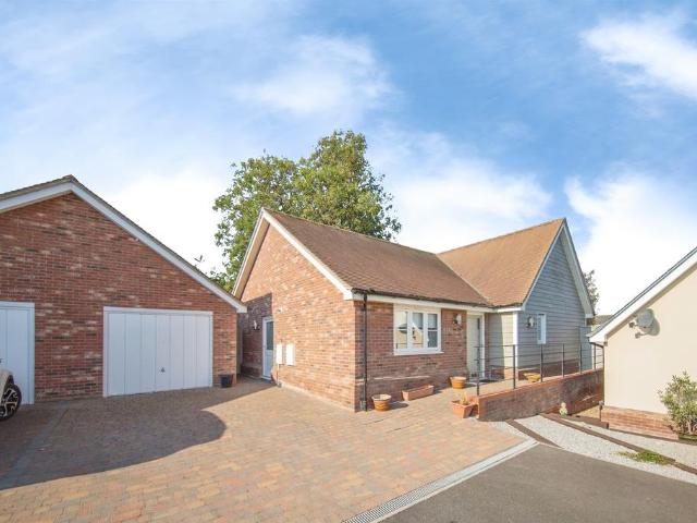 Bungalow for sale in Frinton and Walton, Dale Hill