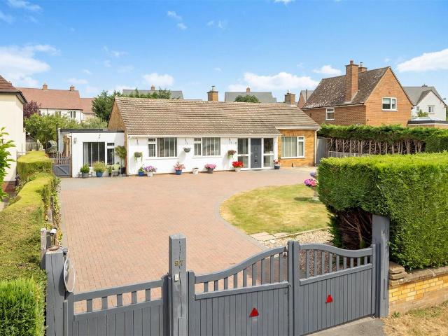Bungalow for sale in Alderminster, Warwickshire