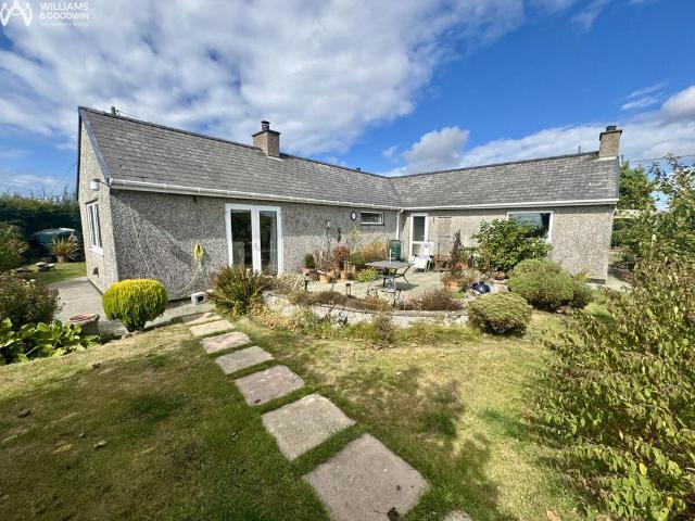 Bungalow for sale in Llanrhyddlad, Wales