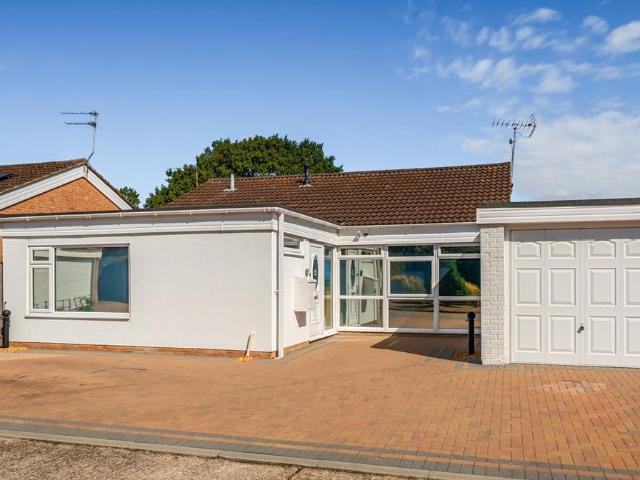 Bungalow for sale in Felpham, Clapham