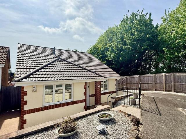 Bungalow for sale in Mount Wise