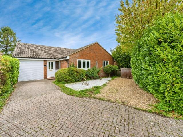 Bungalow for sale in Weston Turville