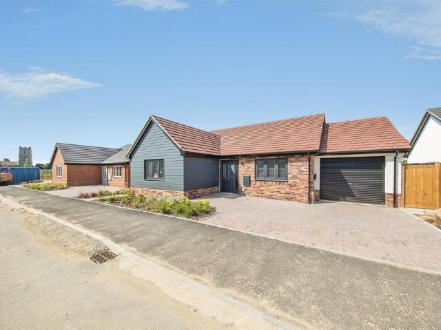 Bungalow for sale in Bedingfield, Suffolk