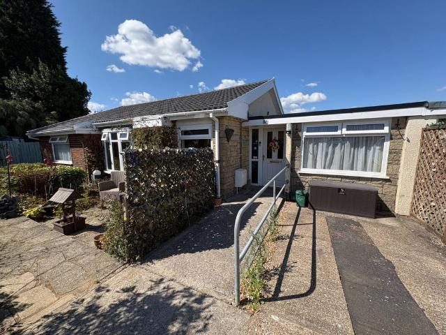 Bungalow for sale in Dunvant, Wales