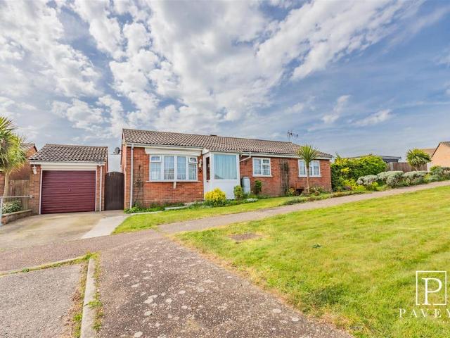 Bungalow for sale in Frinton and Walton, Dale Hill