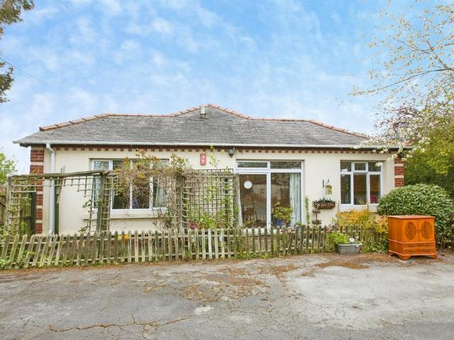 Bungalow for sale in Winshill, Beamhurst