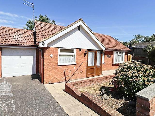Bungalow for sale in Bowers Gifford, Essex