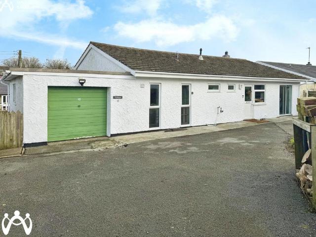 Bungalow for sale in Caergeiliog, Wales