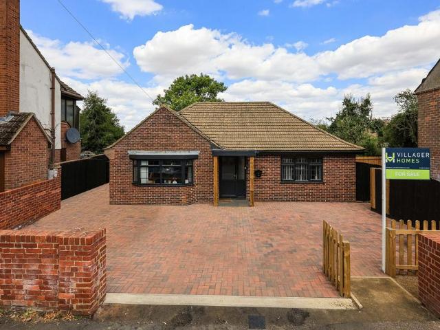 Bungalow for sale in Huntingdon, Cambridgeshire