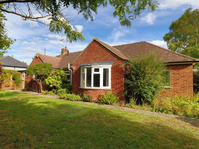 Bungalow for sale in Marlborough, Easton Royal