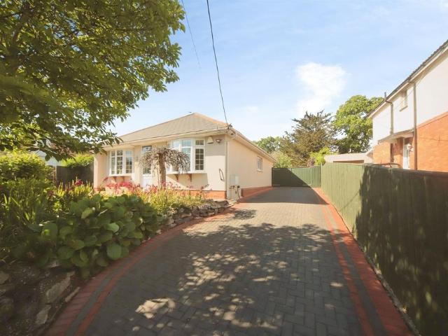 Bungalow for sale in Halcon, Rumwell