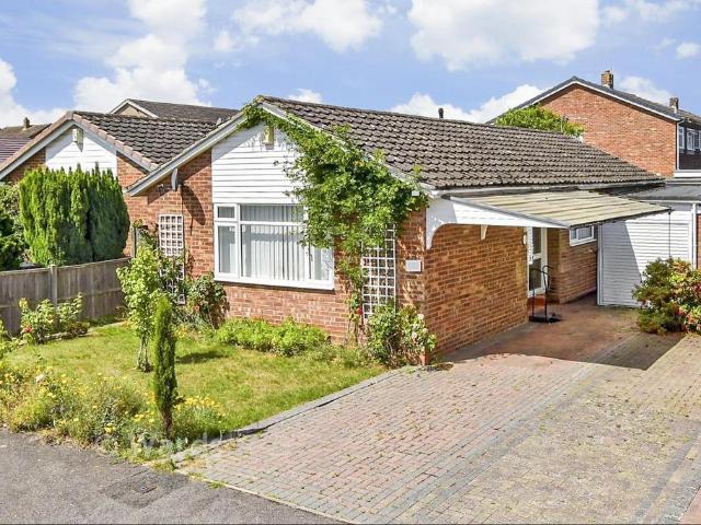 Bungalow for sale in Midway, Kent