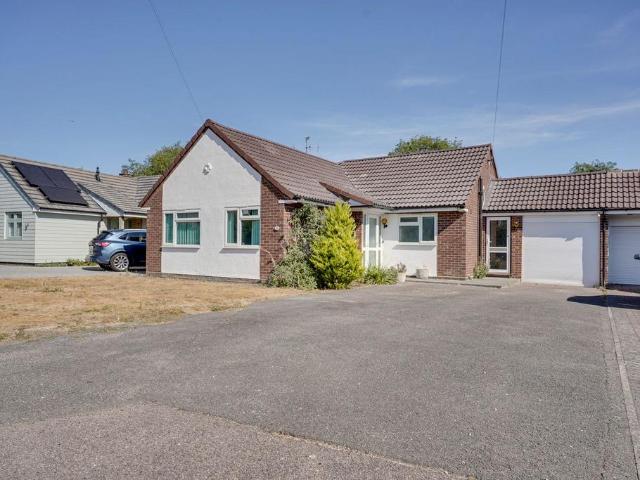 Bungalow for sale in Sawbridgeworth, Colliers End