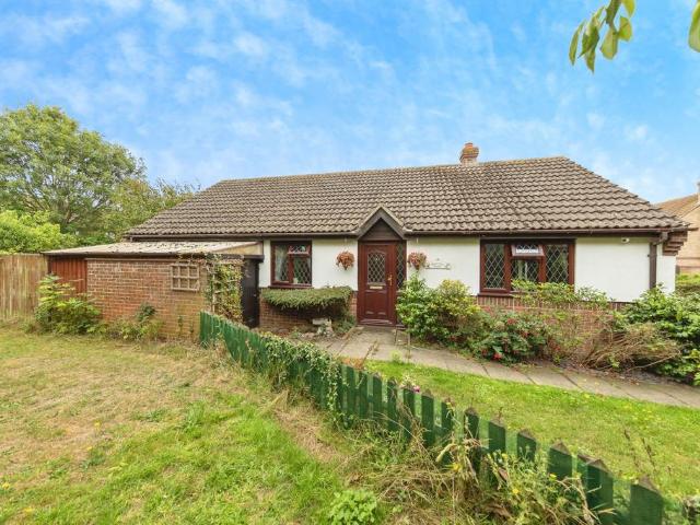 Bungalow for sale in Frinton and Walton, Dale Hill