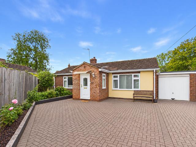 Bungalow for sale in Oakley
