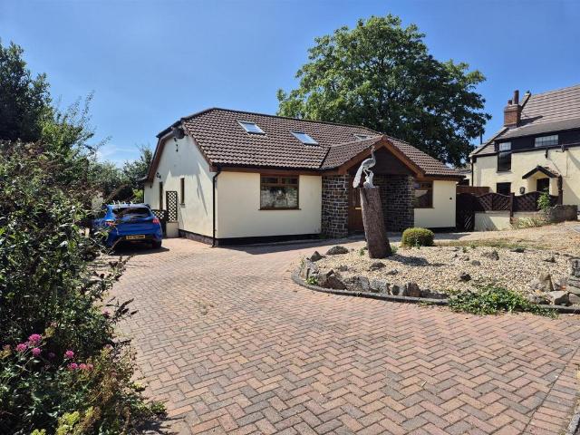 Bungalow for sale in Worle, Weston-super-mare