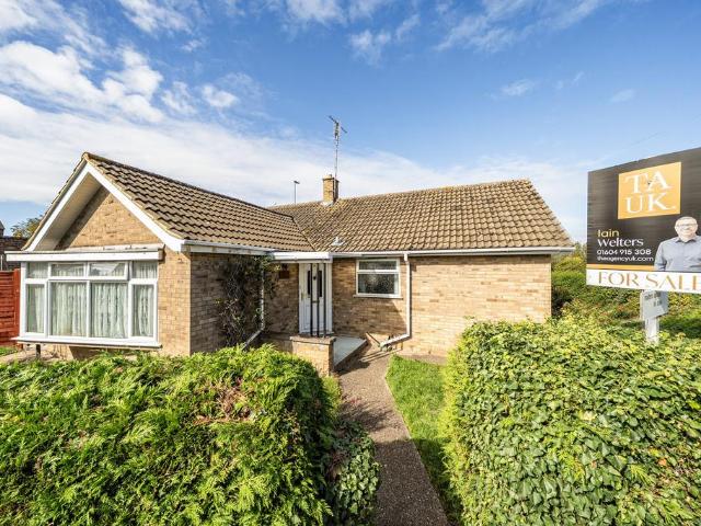 Bungalow for sale in Rushden