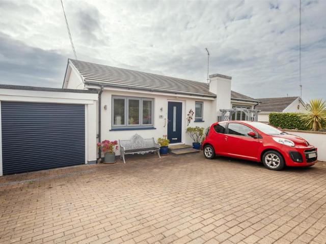 Bungalow for sale in Strode, Devon
