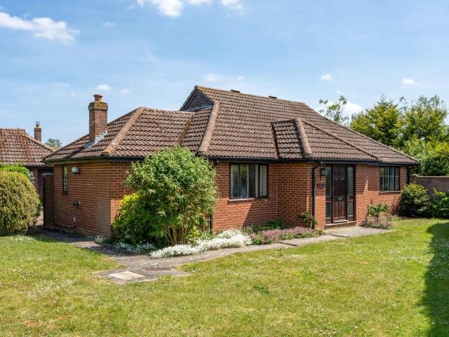 Bungalow for sale in Chipping Hill, Essex