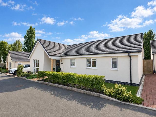 Bungalow for sale in Yaxley, Huntingdonshire