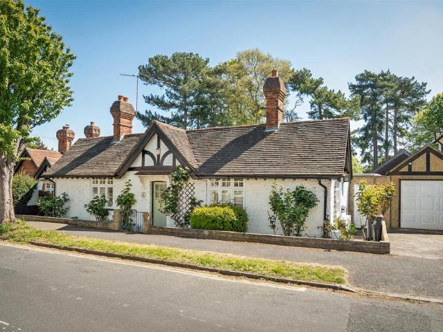 Bungalow for sale in London Borough of Croydon, Greater London
