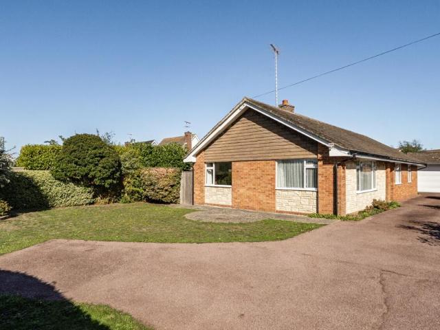 Bungalow for sale in Felpham, Arun