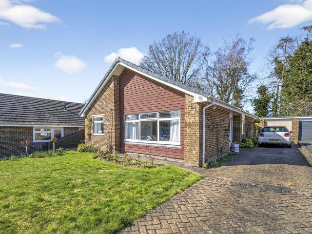 Bungalow for sale in Heol-las, Surrey