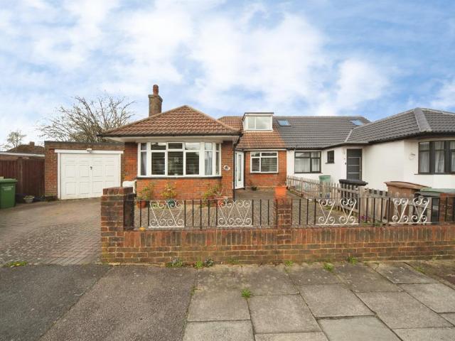 Bungalow for sale in Spring Park, Luton