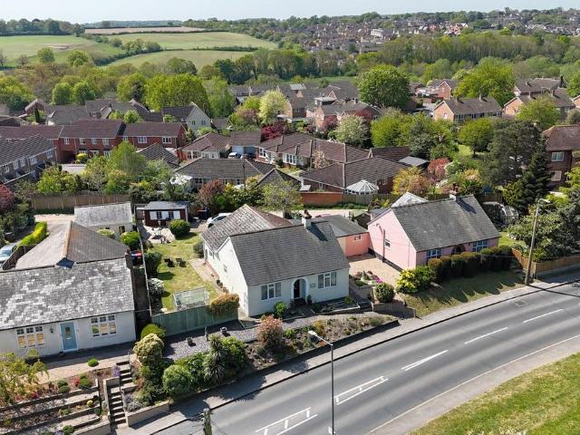 Bungalow for sale in Chipping Hill, Essex
