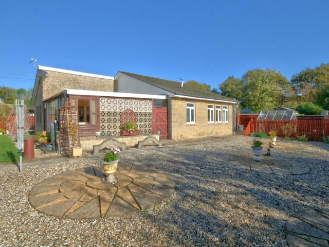 Bungalow for sale in Berrick Salome, Oxfordshire