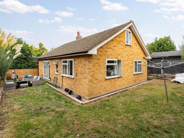 Bungalow for sale in Kings Hill, Colliers End