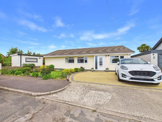Bungalow for sale in Rhoose, Wales