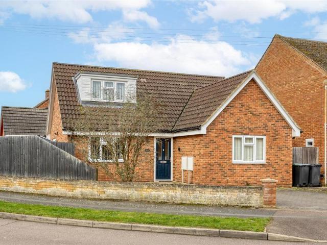 Bungalow for sale in Stotfold, Bedfordshire