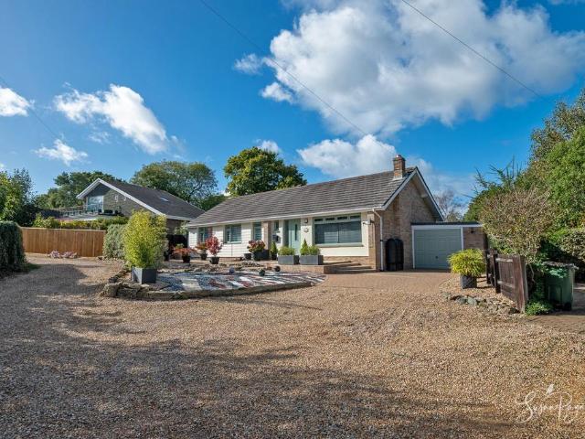 Bungalow for sale in Binstead, Ryde
