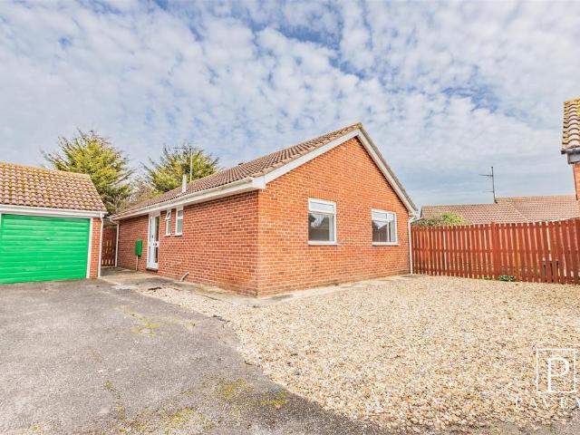 Bungalow for sale in Frinton and Walton, Dale Hill