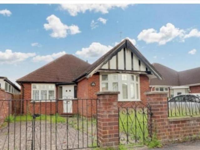 Bungalow for sale in Warden Hill, Luton