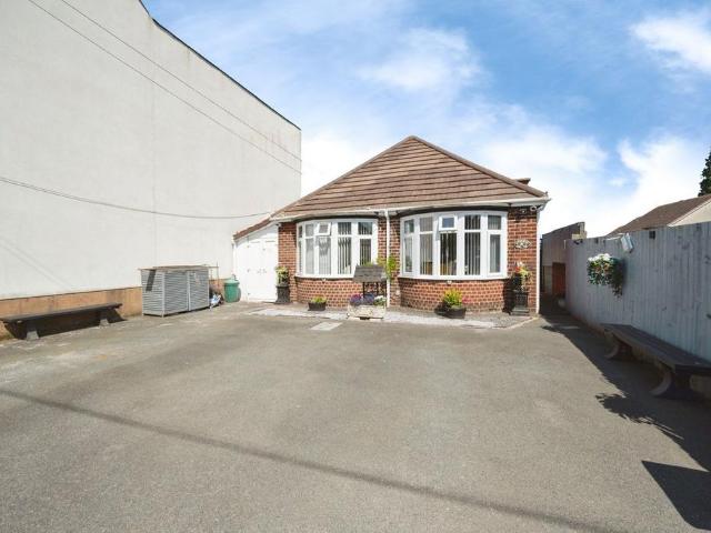 Bungalow for sale in Black Lake, Hill Top
