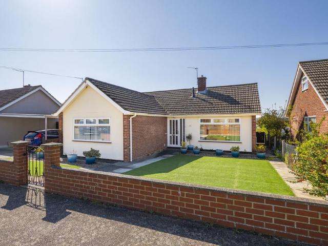 Bungalow for sale in Sudbury, Chelmondiston