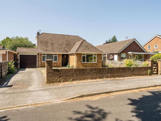 Bungalow for sale in Cox Green, Maidenhead