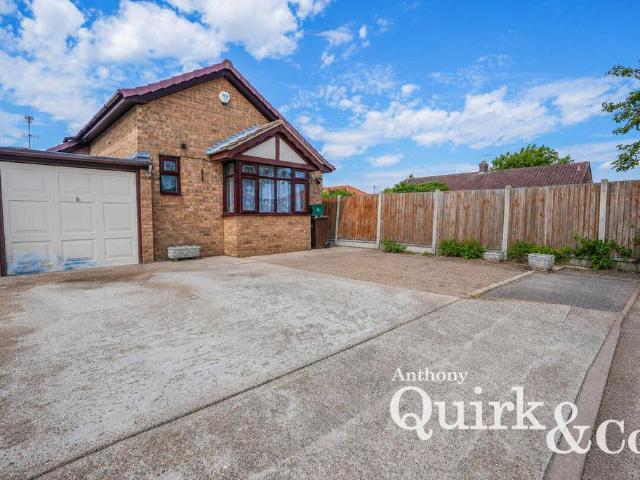 Bungalow for sale in Winter Gardens, Essex