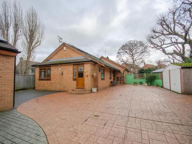 Bungalow for sale in Downend, South Gloucestershire